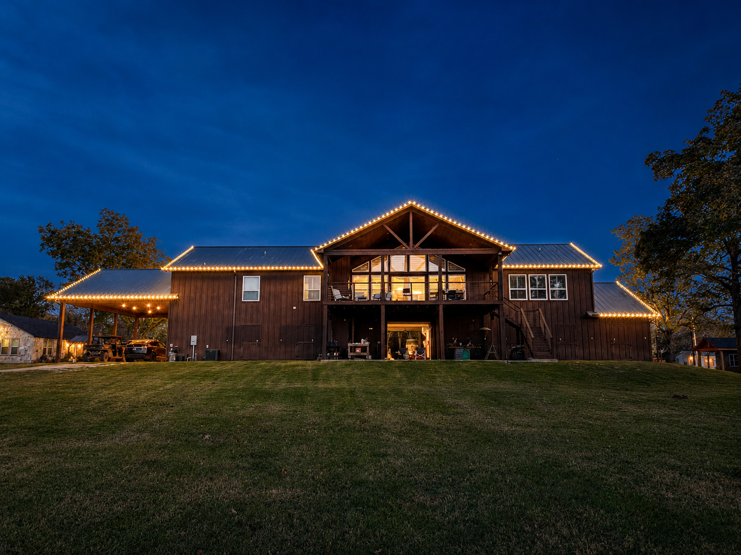 Shaw residence — back with holiday lighting
