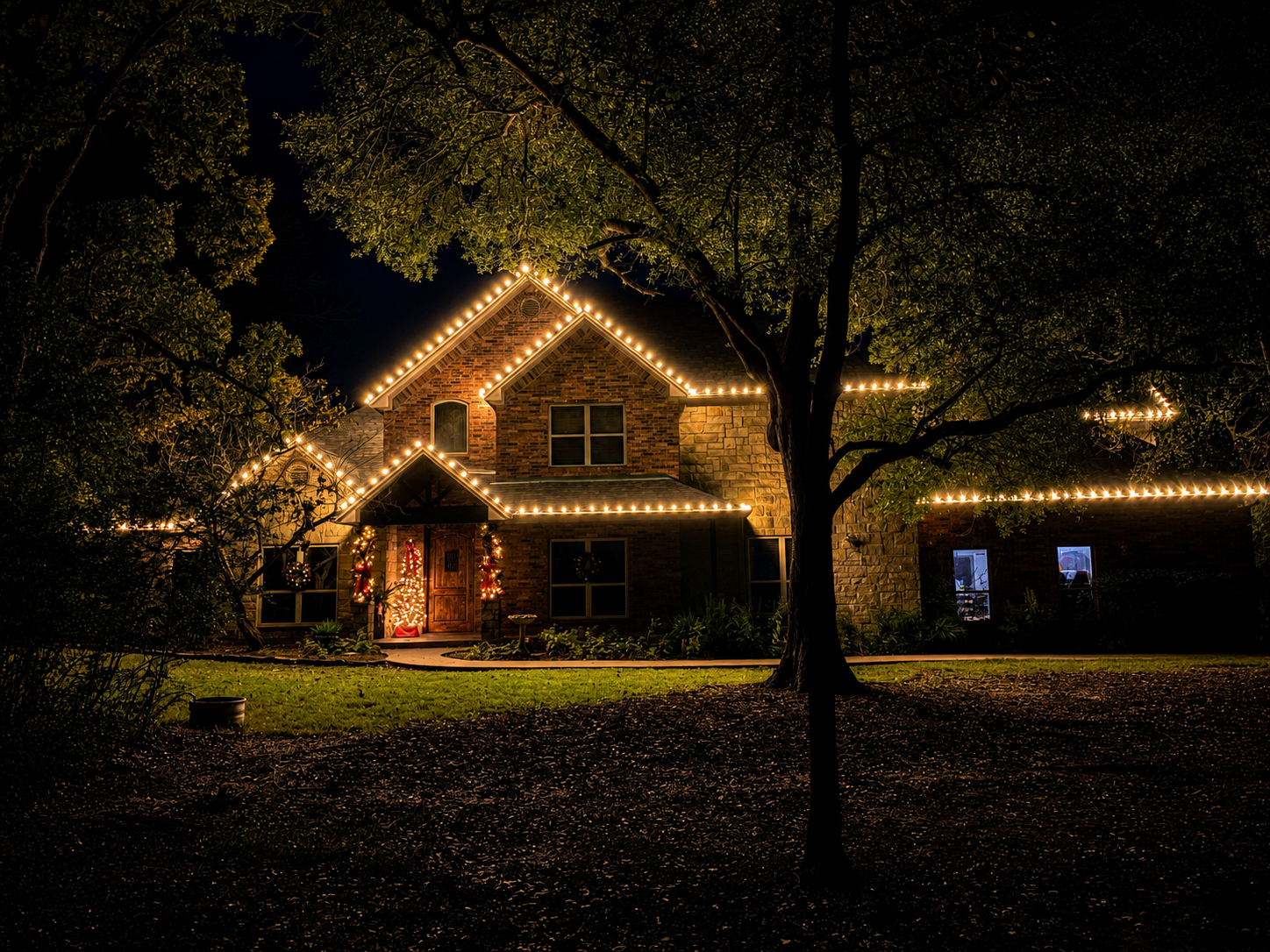 Van Fleet estate holiday lighting