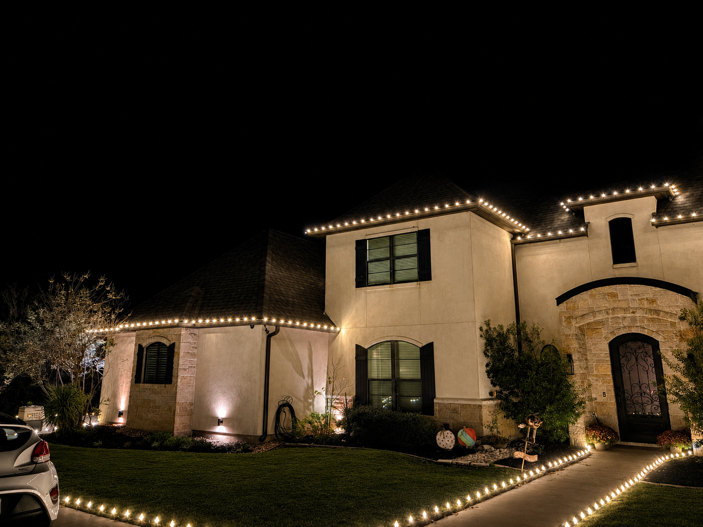 Wyatt house holiday lighting display